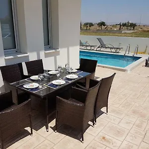 T&e Villa Larnaca